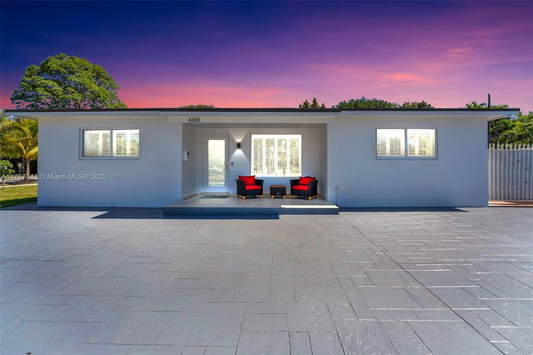 4301 SW 85th Ave in Miami, FL - Foto de edificio