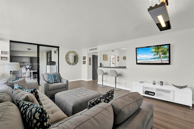 20401 NE 30th Ave in Miami, FL - Foto de edificio - Building Photo