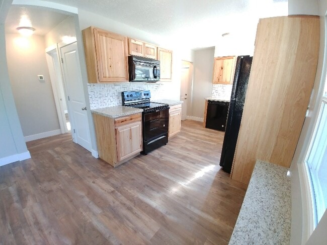 383 E 400 N in Bountiful, UT - Building Photo - Building Photo