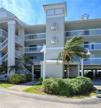 20 NE Plantation Rd in Stuart, FL - Foto de edificio - Building Photo
