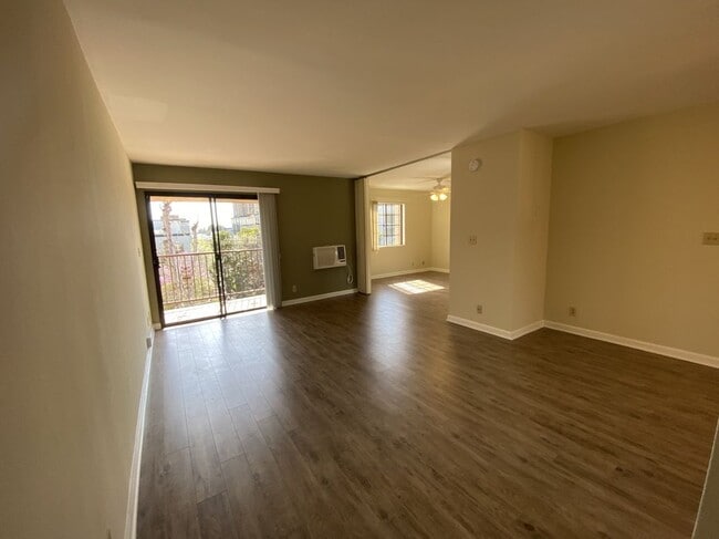 300 E Tujunga Ave in Burbank, CA - Building Photo - Building Photo