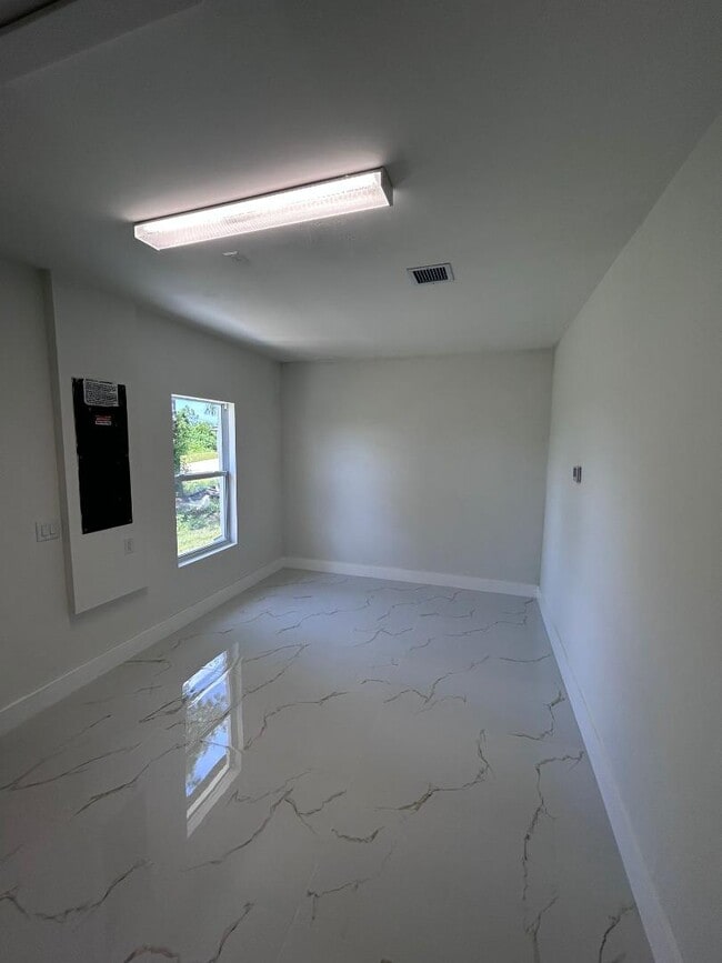 2121 Armour Rd in Lehigh Acres, FL - Building Photo - Building Photo