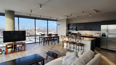 860 W Blackhawk St in Chicago, IL - Building Photo - Building Photo