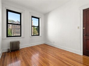 69 Quint Ave in Boston, MA - Foto de edificio - Building Photo