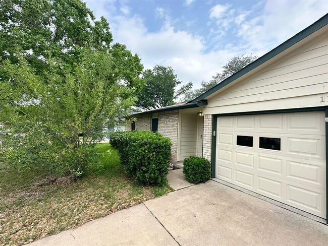 11108 Bending Bough Trail in Austin, TX - Building Photo - Building Photo