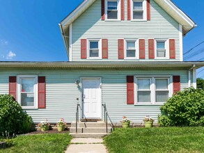 69 E Central St in Franklin, MA - Foto de edificio - Building Photo