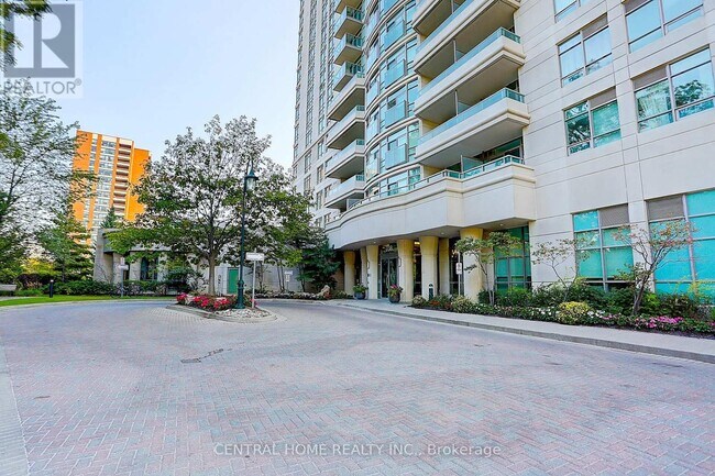 238-2238 Bonis Ave in Toronto, ON - Building Photo - Building Photo