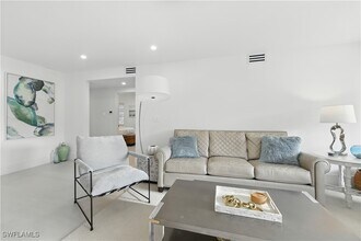 3070 Gulf Shore Blvd N in Naples, FL - Building Photo - Building Photo