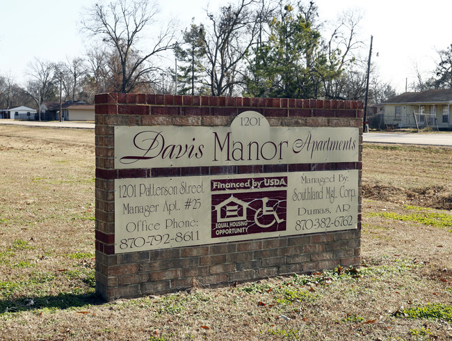 Davis Manor Apartments in Earle, AR - Building Photo - Building Photo