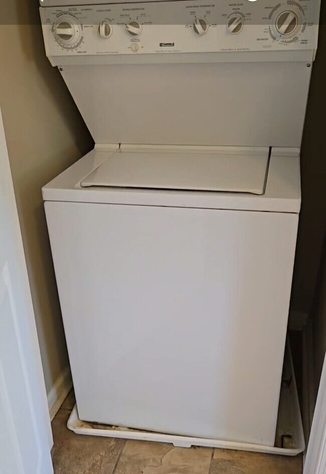 827 N Caroline St in Baltimore, MD - Building Photo - Building Photo