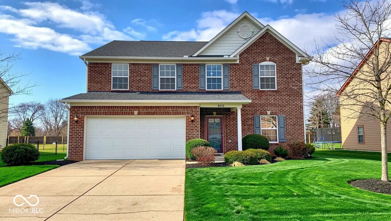 645 Fireside Dr in Greenwood, IN - Building Photo