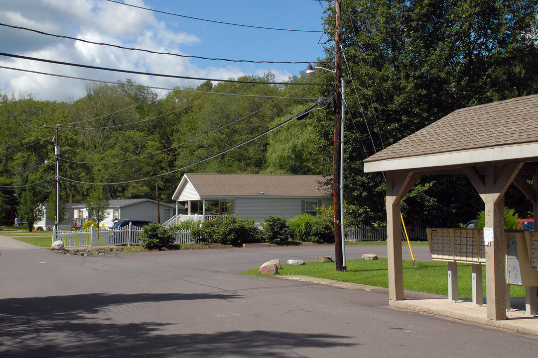 Valley Stream in Mountain Top, PA - Foto de edificio