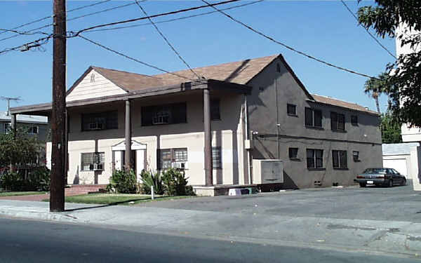 13351 Vanowen St in Van Nuys, CA - Building Photo - Building Photo