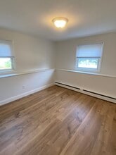 121 Cambridge Rd, Unit B2 in Woburn, MA - Foto de edificio - Building Photo