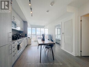 77-2677 Mutual St in Toronto, ON - Building Photo - Building Photo