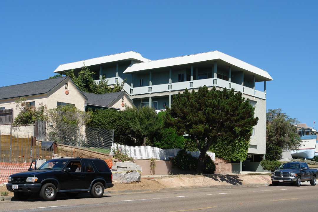 744 3rd St in Encinitas, CA - Building Photo