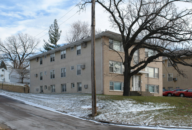 4655 University Ave NE in Columbia Heights, MN - Building Photo - Building Photo