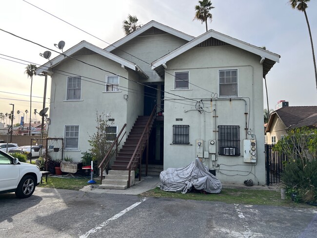 1042 N Avalon Blvd in Wilmington, CA - Building Photo - Building Photo