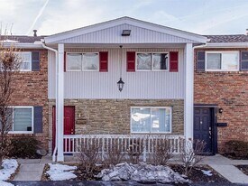 7752 Montgomery Rd in Cincinnati, OH - Building Photo