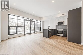 555 Sanatorium Rd in Hamilton, ON - Building Photo - Building Photo