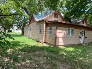 115 E 9th St, Unit 2 in Concordia, KS - Foto de edificio - Building Photo