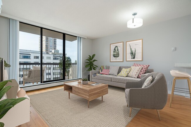 2040 Nelson St in Vancouver, BC - Building Photo - Building Photo