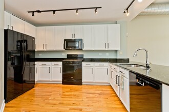 8 W Monroe St, Unit 2F in Chicago, IL - Building Photo - Building Photo