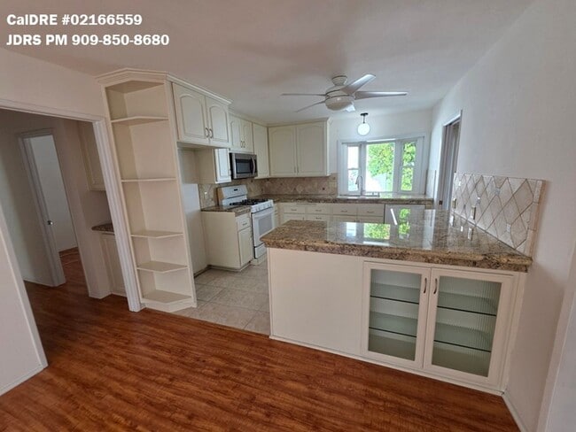 11 Eccelstone Cir in Irvine, CA - Building Photo - Building Photo