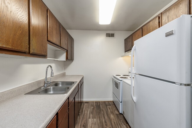 Colonial Point Apartments