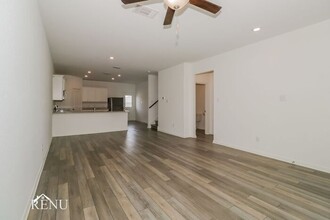 14121 Hacienda Ests Dr in Elgin, TX - Building Photo - Building Photo