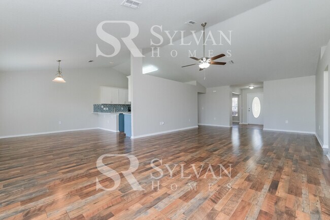13018 Lawrence St in Spring Hill, FL - Building Photo - Building Photo