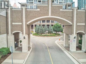 388-3388 Prince of Wales Dr in Mississauga, ON - Building Photo - Building Photo