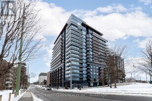 21 Park St E in Mississauga, ON - Building Photo