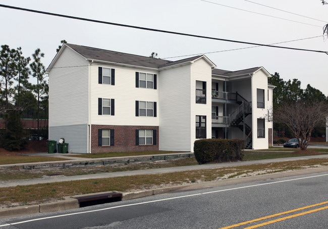 Wellington Place Apartments in Wilmington, NC - Building Photo - Building Photo