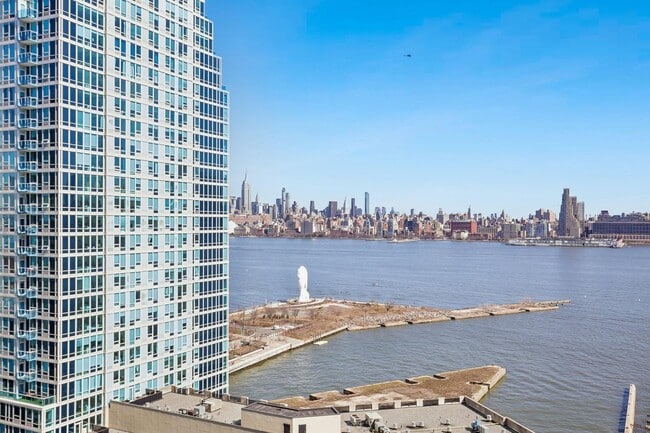20 Newport Pkwy in Jersey City, NJ - Foto de edificio - Building Photo