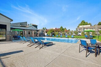 The Henley in Suisun City, CA - Building Photo - Building Photo