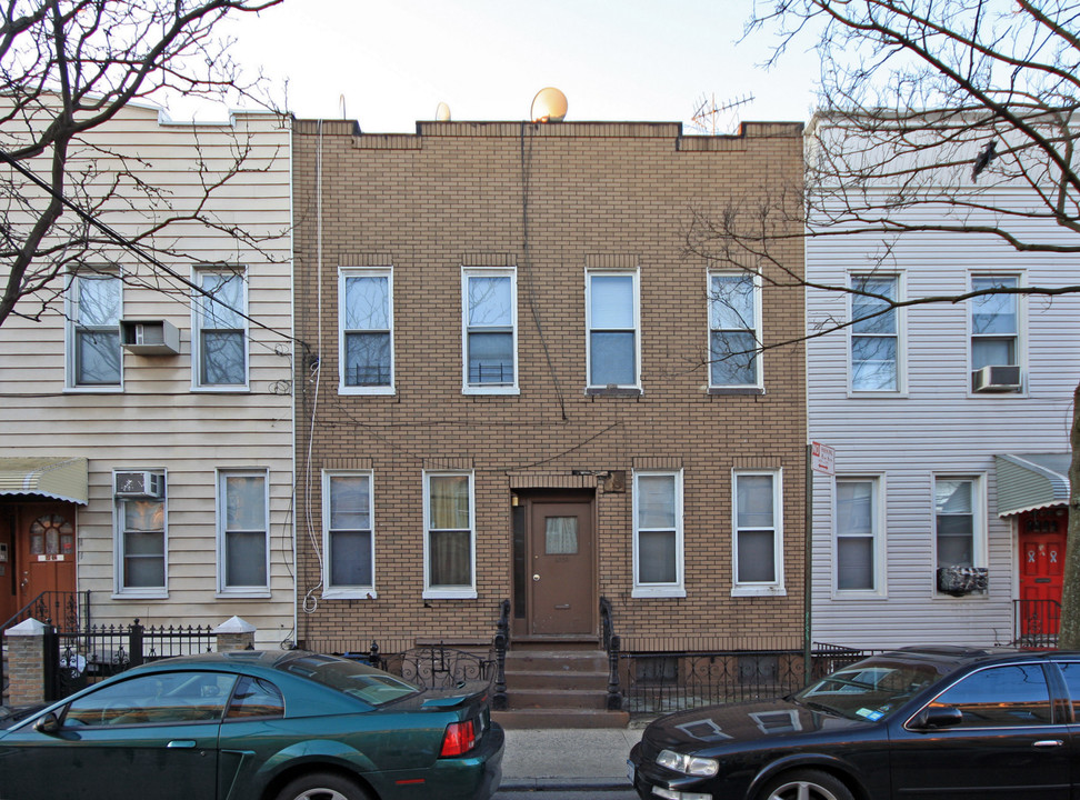 6030 67th Ave in Flushing, NY - Building Photo