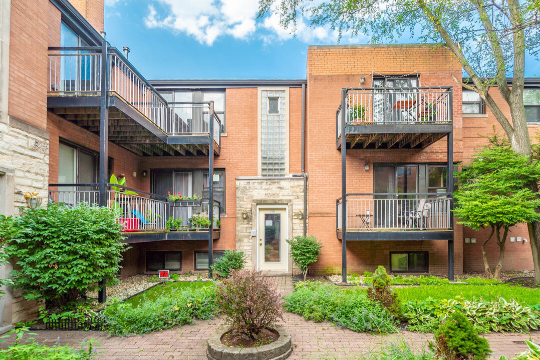 7334 N Winchester Ave in Chicago, IL - Building Photo