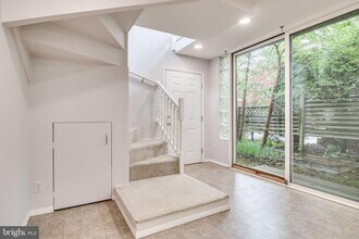 6525 Byrnes Dr in McLean, VA - Building Photo - Building Photo