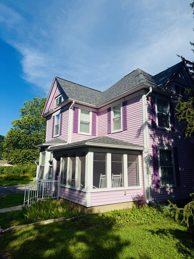 1819 Northwestern Ave in West Lafayette, IN - Building Photo - Building Photo