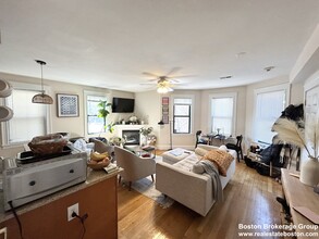 916 Dorchester Ave, Unit 1 in Boston, MA - Building Photo - Building Photo