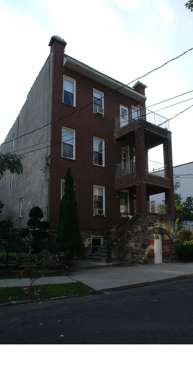 42 Sherman Ave in Yonkers, NY - Building Photo - Building Photo