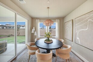 137 N Un St in Hanford, CA - Building Photo