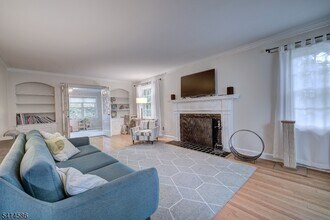 548 Hartford Ct in South Orange, NJ - Building Photo - Building Photo