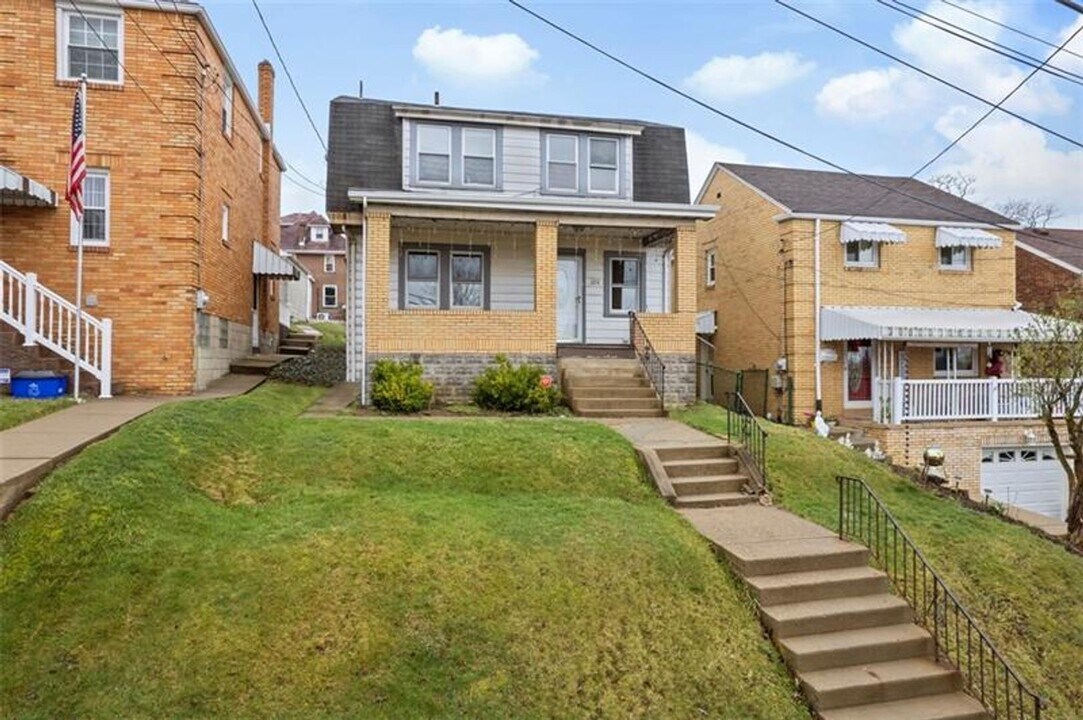 1214 Wareman Ave in Pittsburgh, PA - Foto de edificio