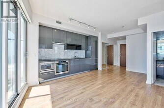 115 McMahon Dr in Toronto, ON - Building Photo - Building Photo