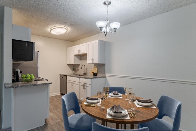 Morganton Place Apartment Homes in Fayetteville, NC - Foto de edificio - Building Photo