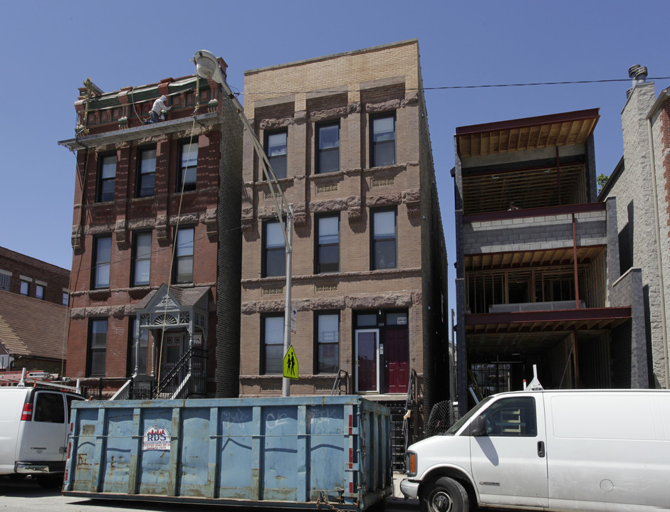 1306 N Cleaver St in Chicago, IL - Foto de edificio