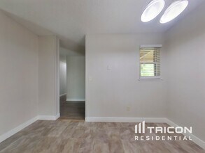 1678 Maywood Dr in Marysville, CA - Building Photo - Building Photo