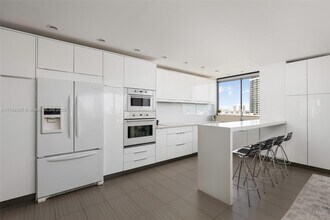 1330 West Ave in Miami Beach, FL - Building Photo - Building Photo